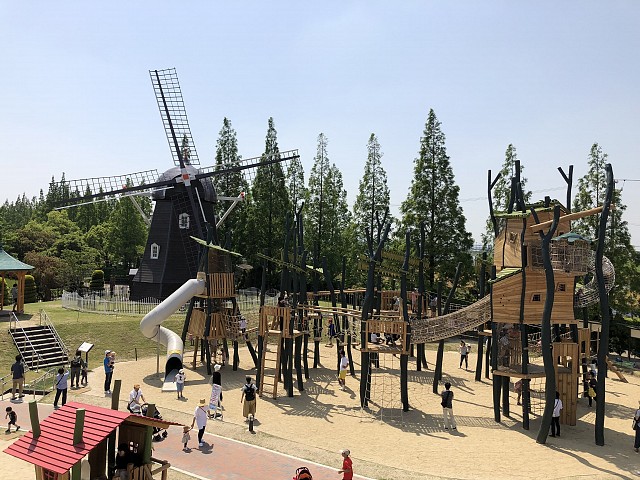 デンパーク 風車・大型木製遊具