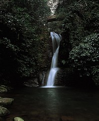 吉野川市川島町にある水神の滝