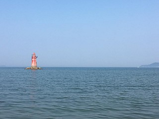 今治唐子浜の沖にある灯台
