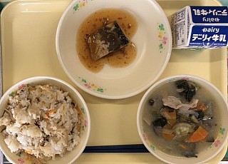 かねんしゅい、がね、チキン南蛮、かしわの混ぜくり、煮しめ、須木の栗ご飯、こばっこみそ汁、京芋のみそ汁、にしもろっこご飯、こすも～丼