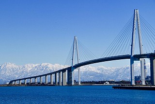 日本海側最大級の斜張橋