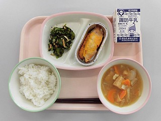 市内8小学校区産米を使用した米飯