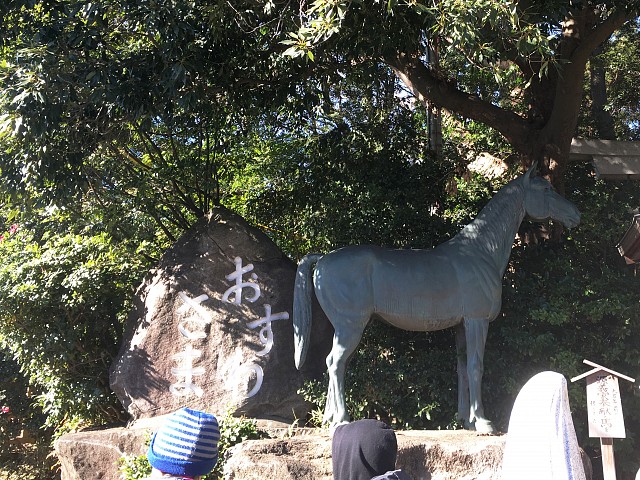 諏訪神社の神馬像