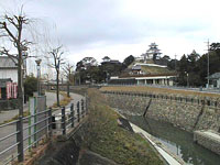 逆川と掛川城