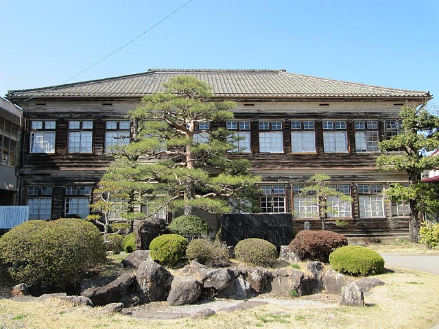 旧大沢小学校(1996年に市有形文化財に指定)